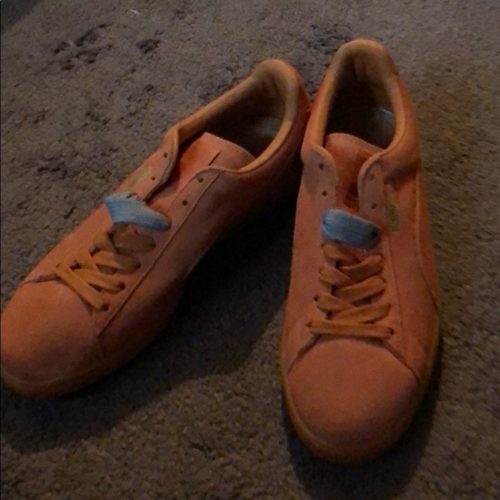 Brand new orange Pumas men’s size 22. Suede.
